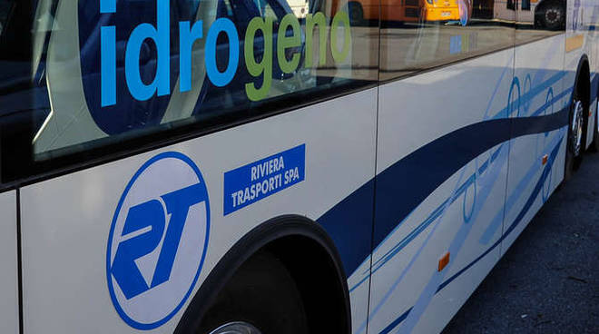 generica-autobus-idrogeno-riviera-trasporti-207950.660x368