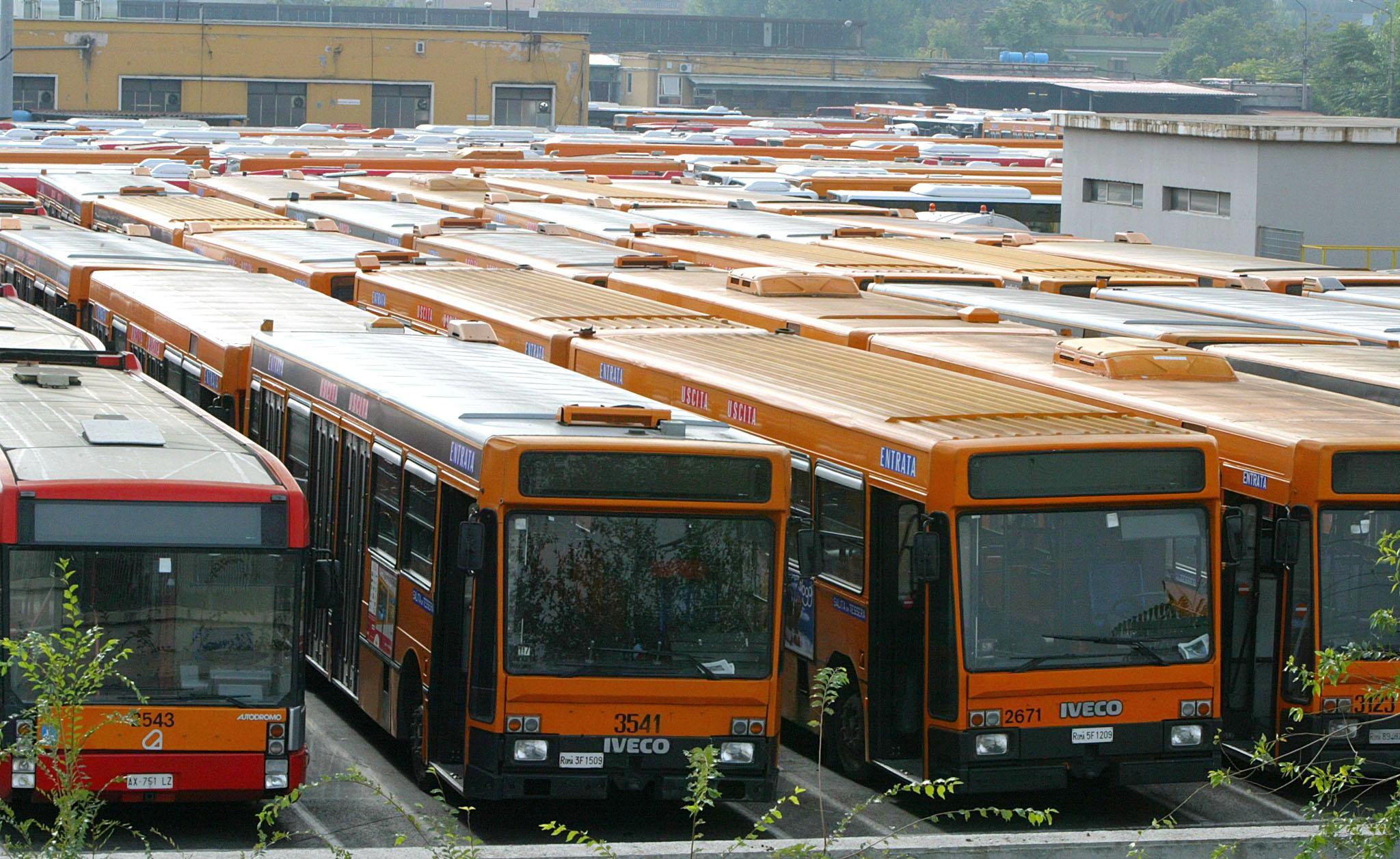 Orari sciopero 8 novembre, da Milano a Roma: quali sono i (pochi) servizi  garantiti, image size:2048x1256