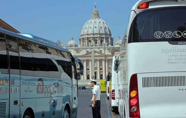 Roma bus turistici via della conciliazione - fotografo: Benvegnù-guaitoli-lannutti