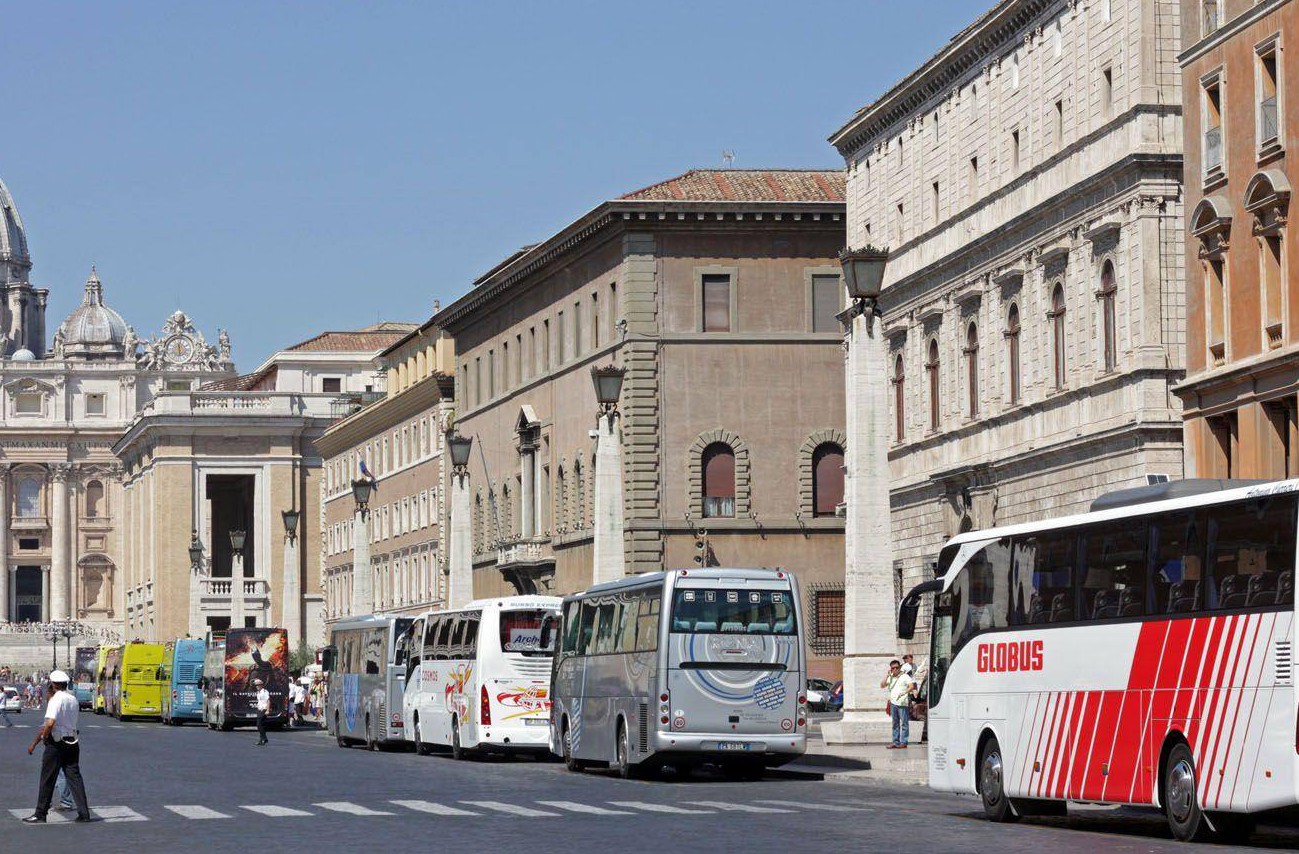 Roma bus turistici via della conciliazione - fotografo: Benvegnù-guaitoli-lannutti