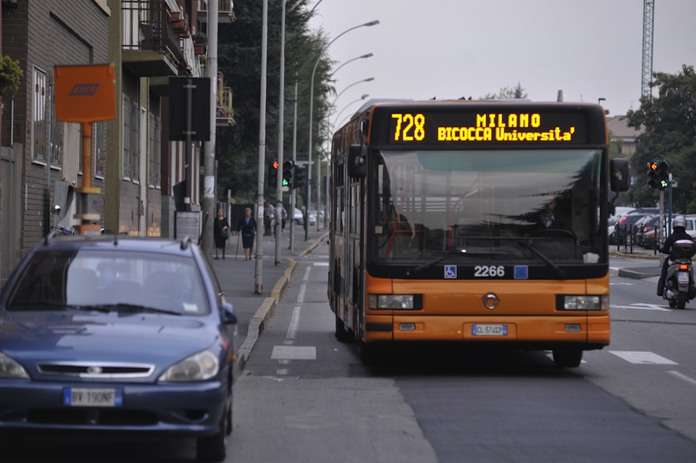 CINISELLO BALSAMO: INCHIESTA SUI TRASPORTI PUBBLICI - AUTOBUS - PULLMAN - LINEA 728