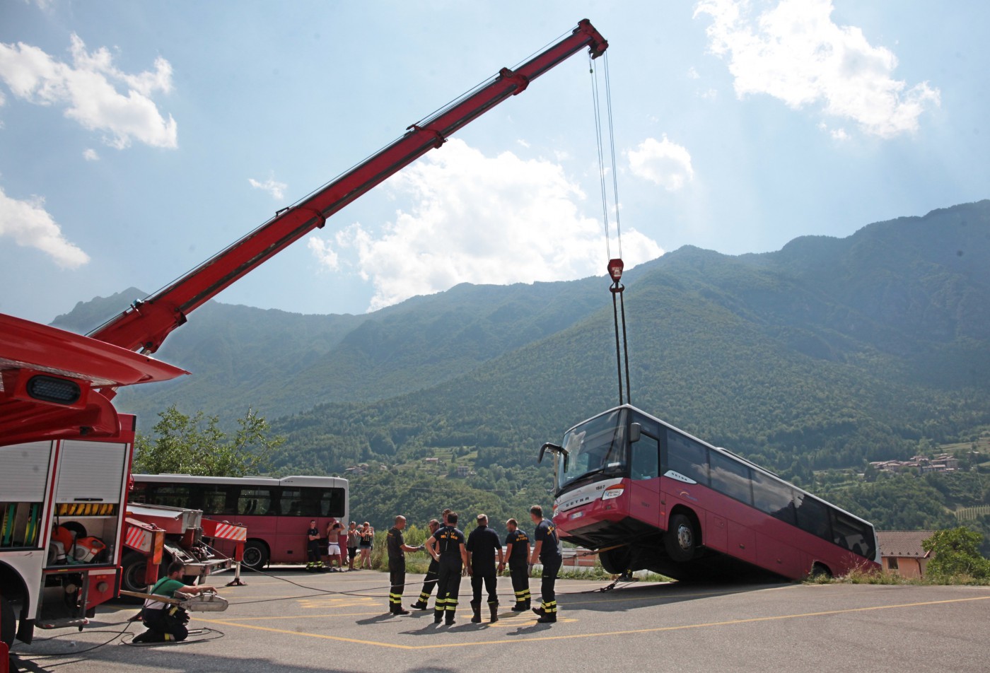 autobus incidente scarpata