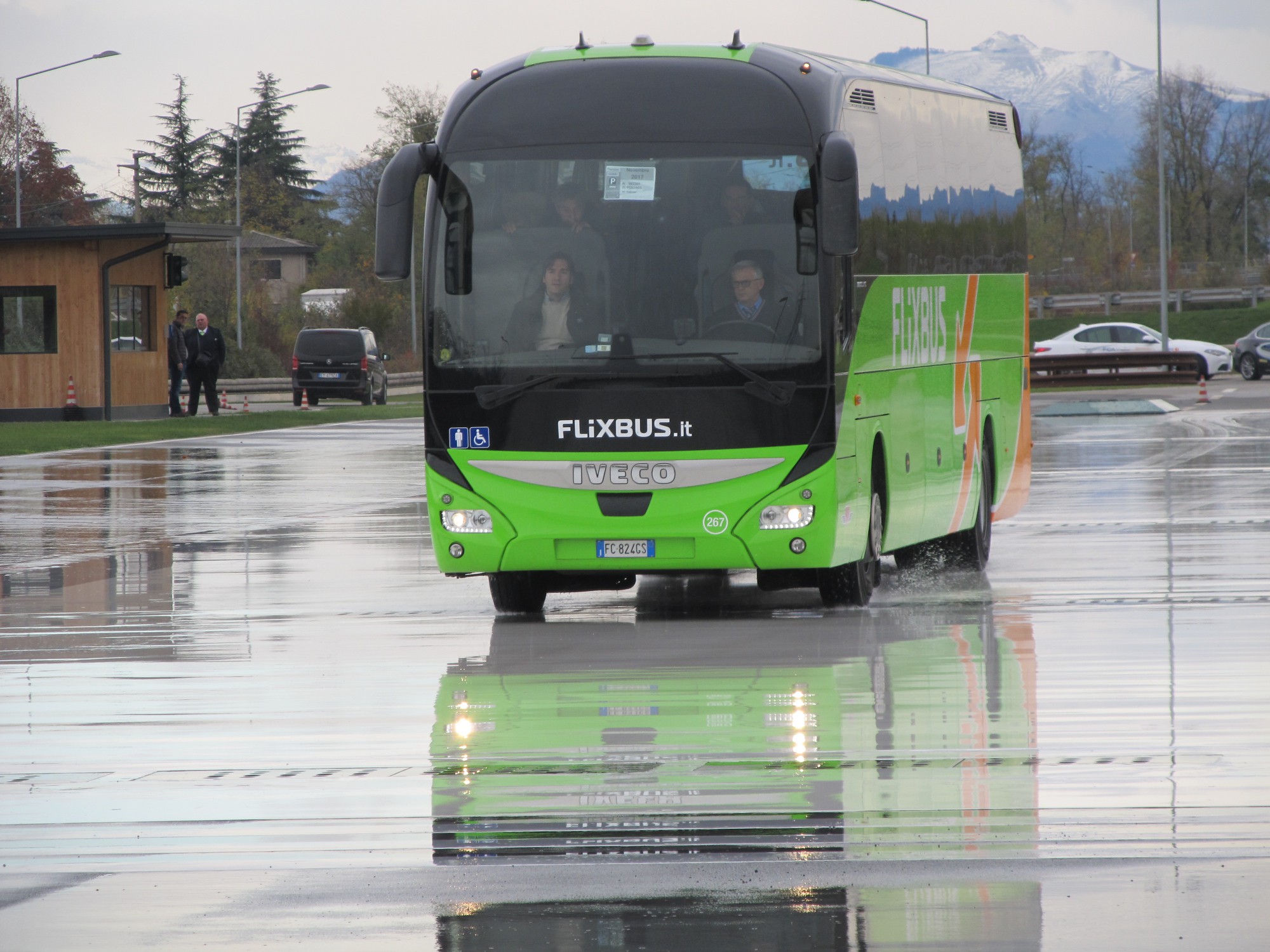 autobus flixbus guida sicura