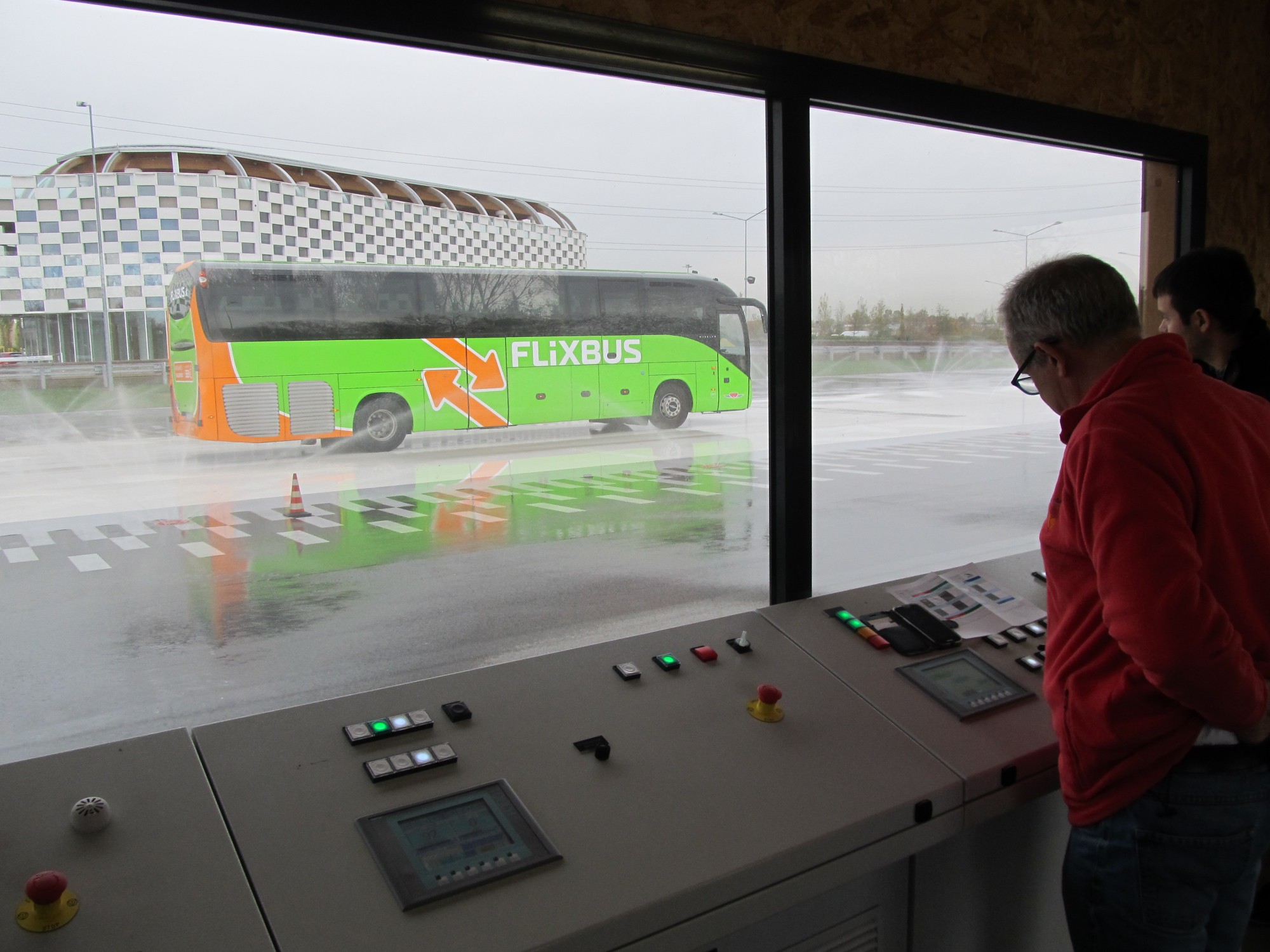 autobus flixbus guida sicura