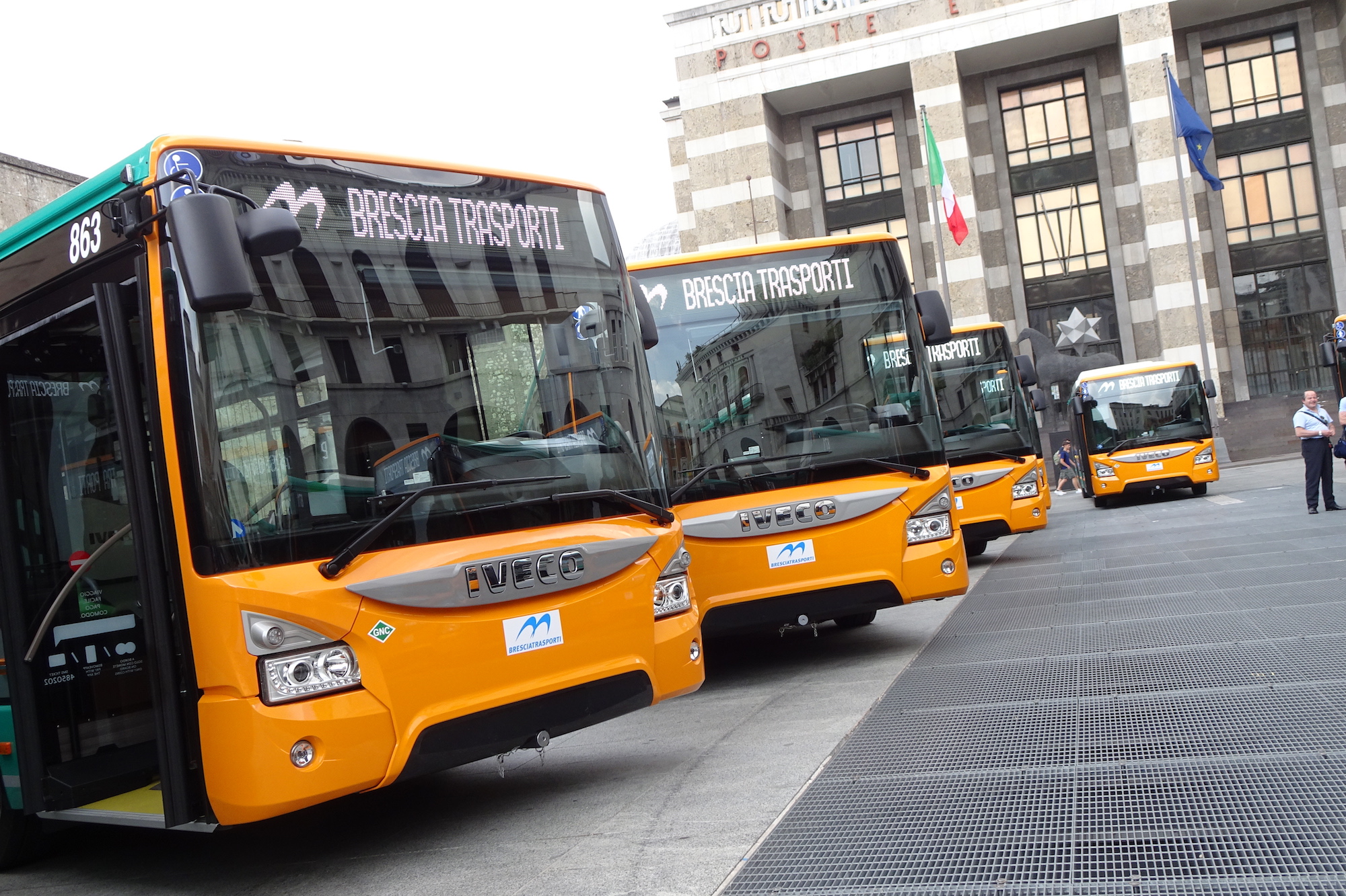 brescia mobilità autobus urbanway a metano iveco