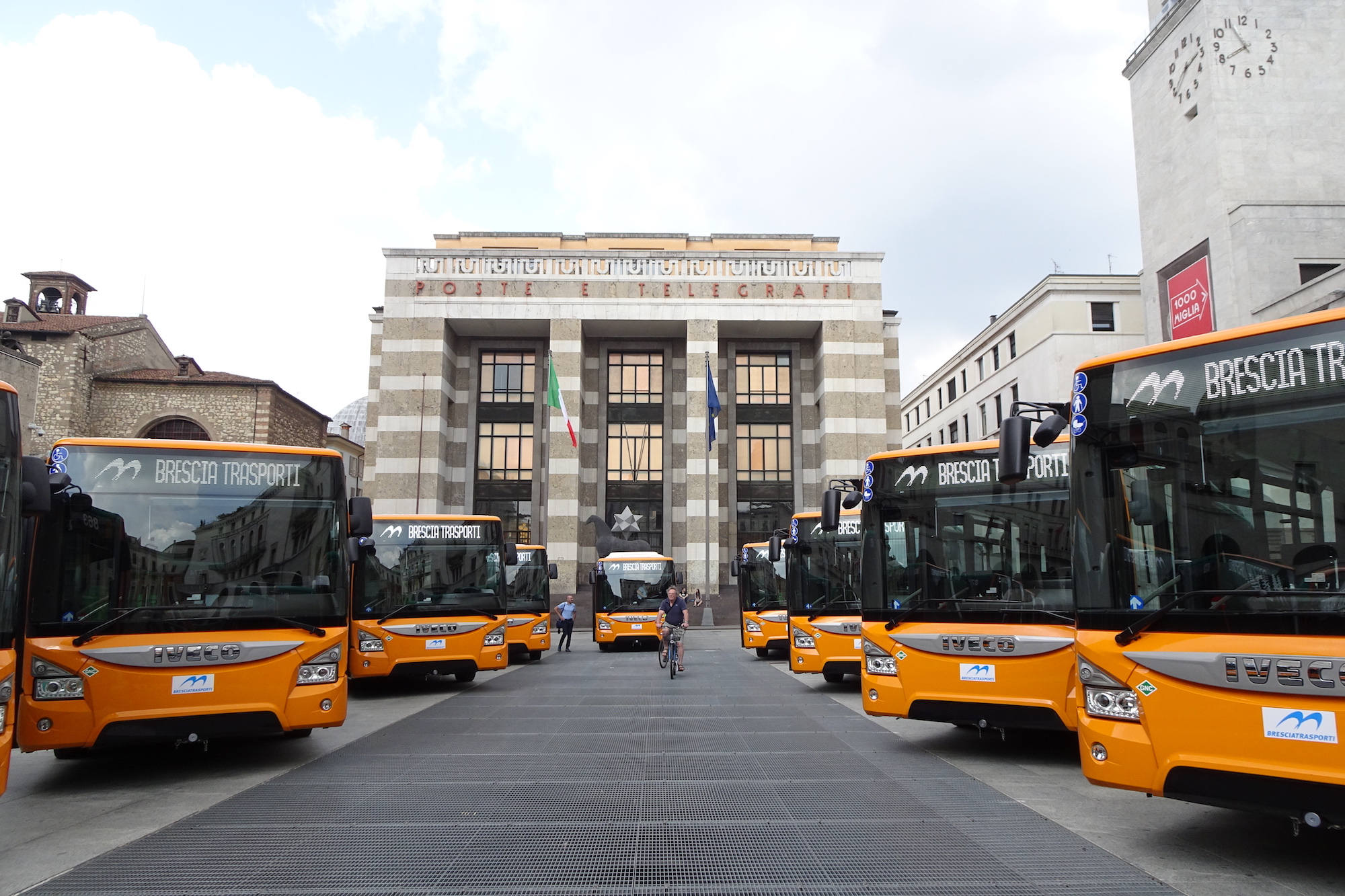 brescia mobilità autobus urbanway a metano iveco