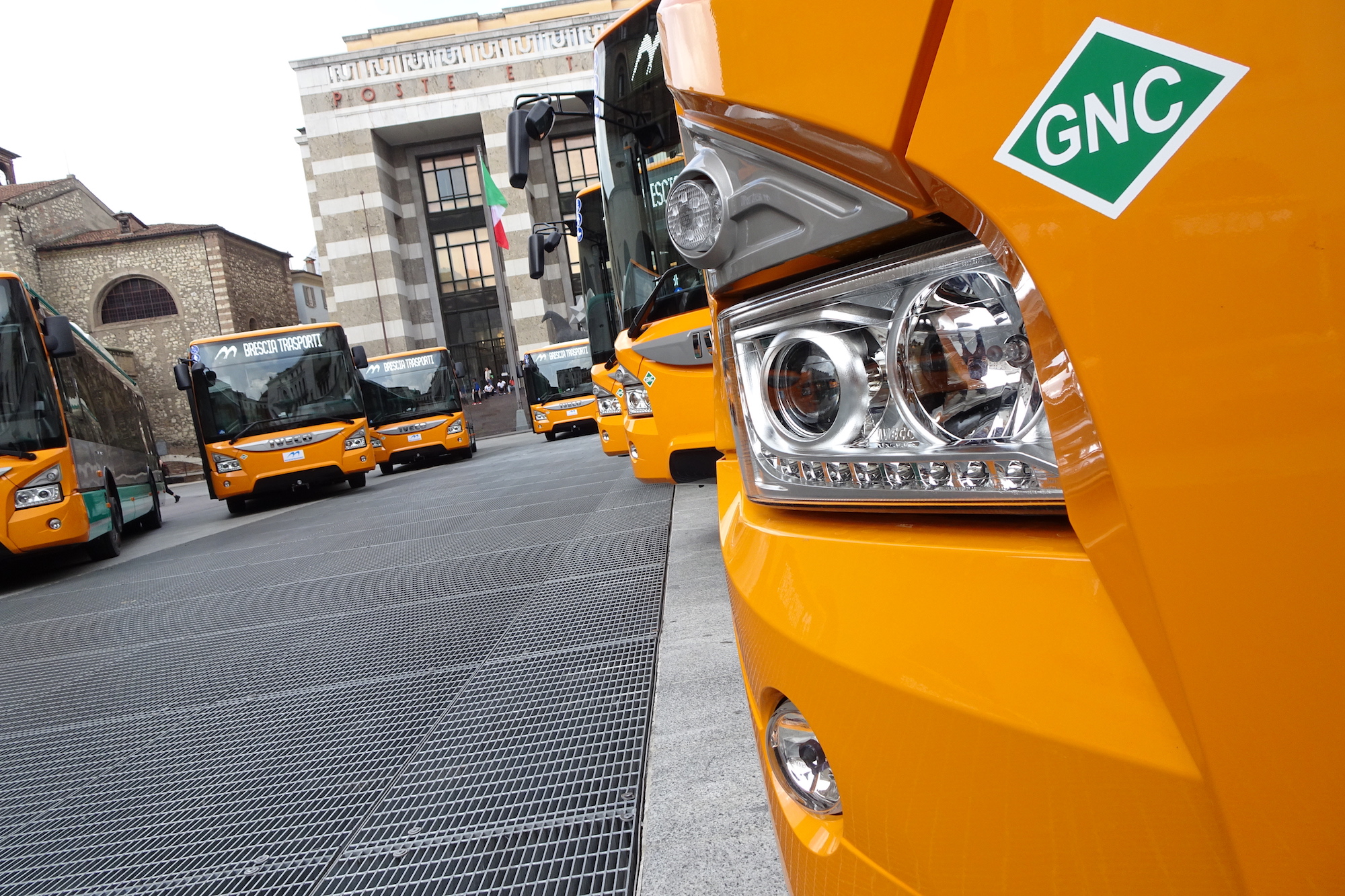 brescia mobilità autobus urbanway a metano iveco