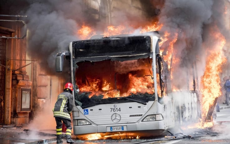 Autobus incendiati