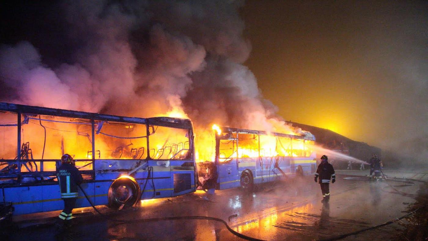 autobus Gtt a fuoco