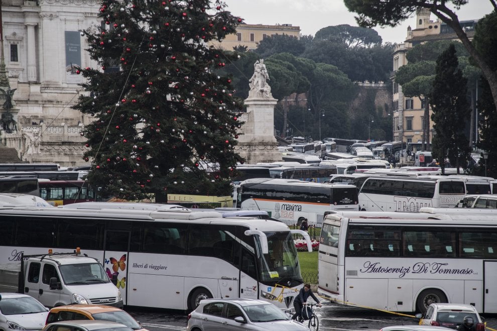 protesta autobus ztl bus roma