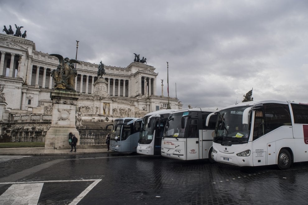 protesta autobus ztl bus roma