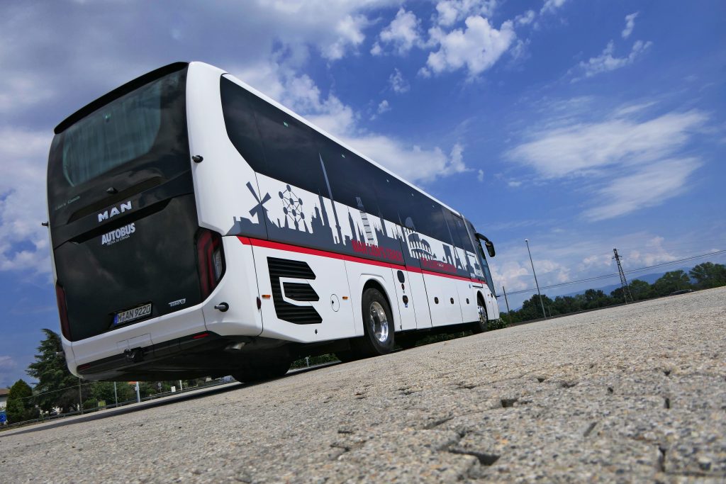 prova su strada man lion's coach