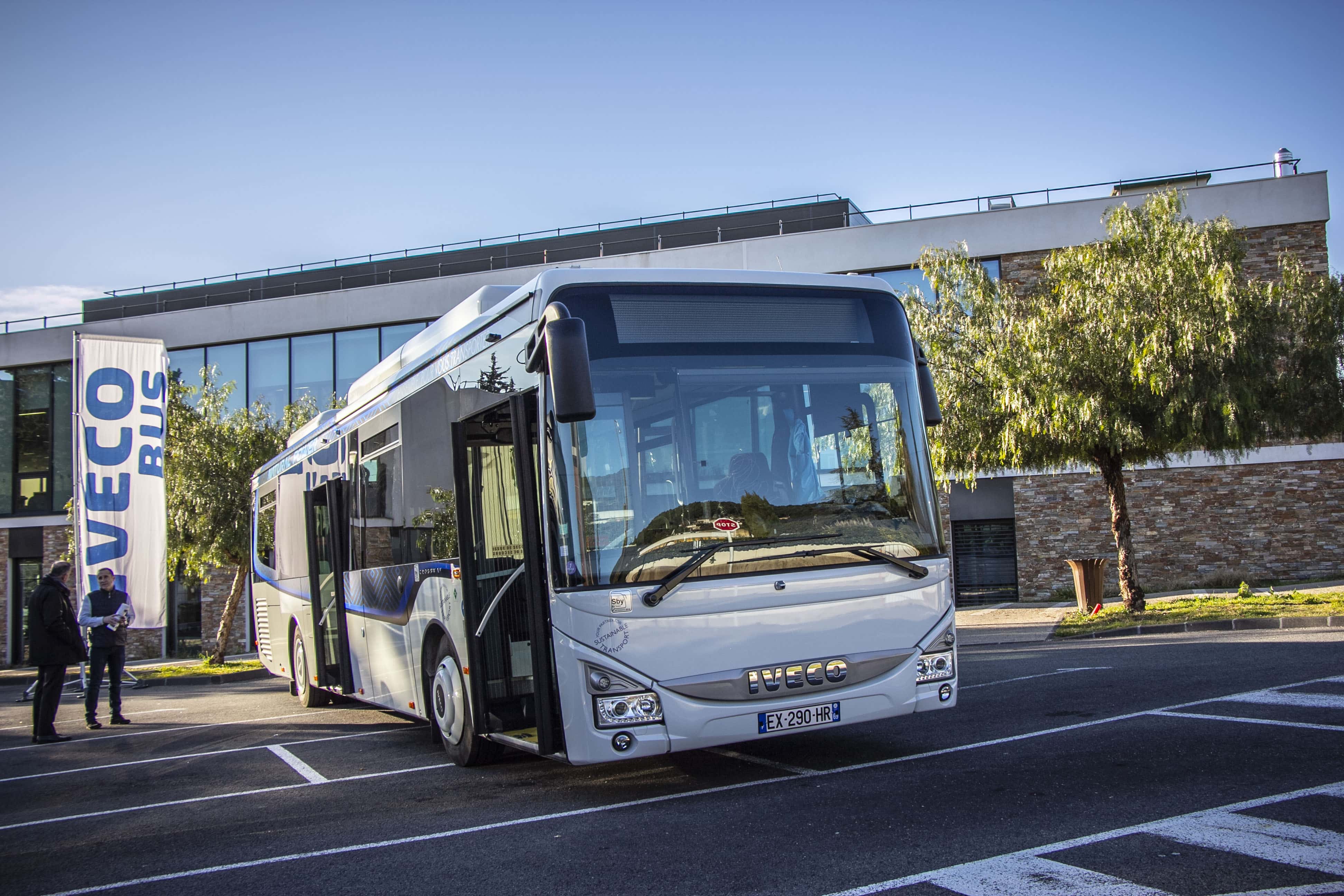 37 Iveco Crossway Natural Power a pianale alto ordinati in Provenza | AUTOBUS Web - La rivista del trasporto pubblico in Italia