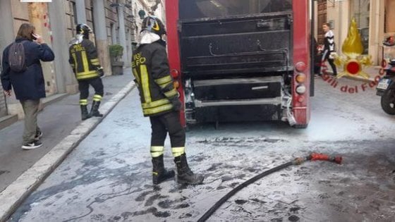 incendio autobus atac fuoco