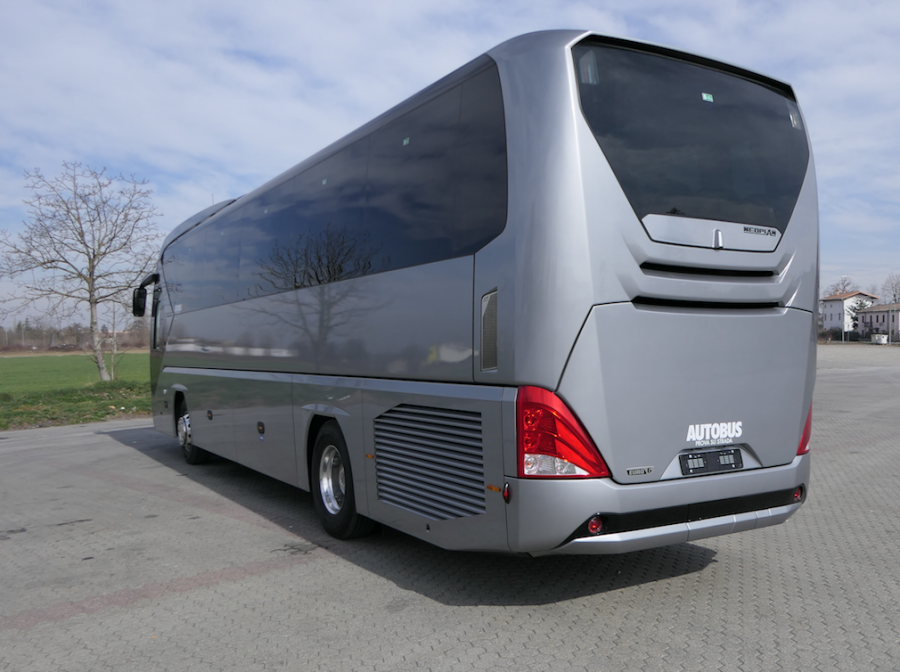 prova su strada neoplan tourliner