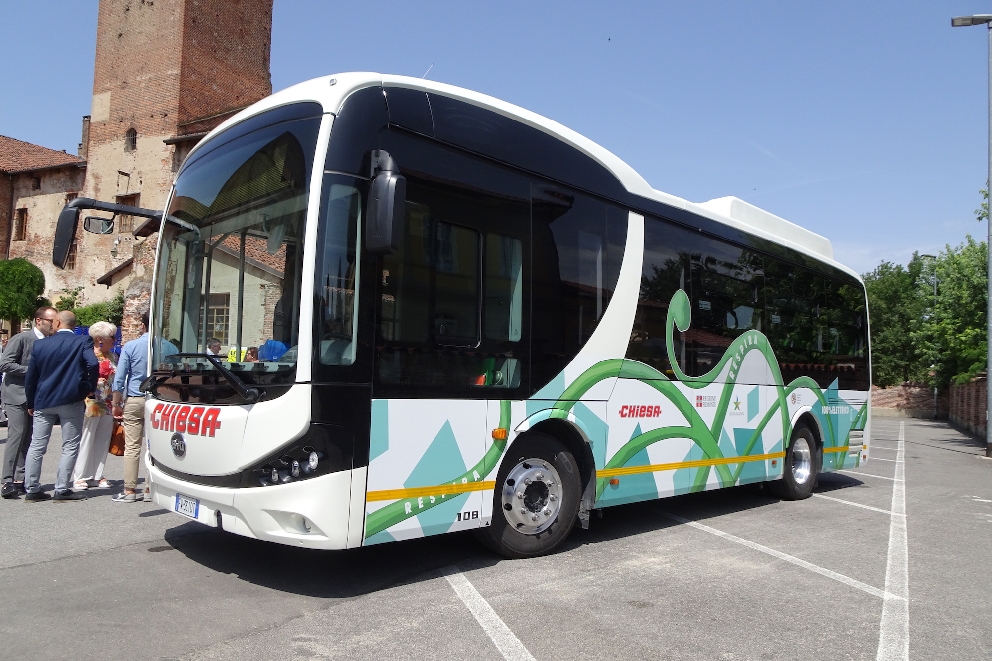 chiesa viaggi autobus elettrico