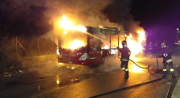 autobus atac fuoco