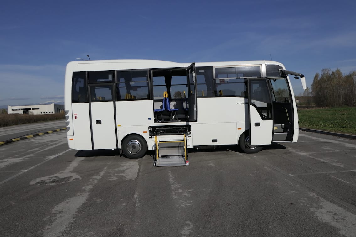 Isuzu Turquoise scuolabus