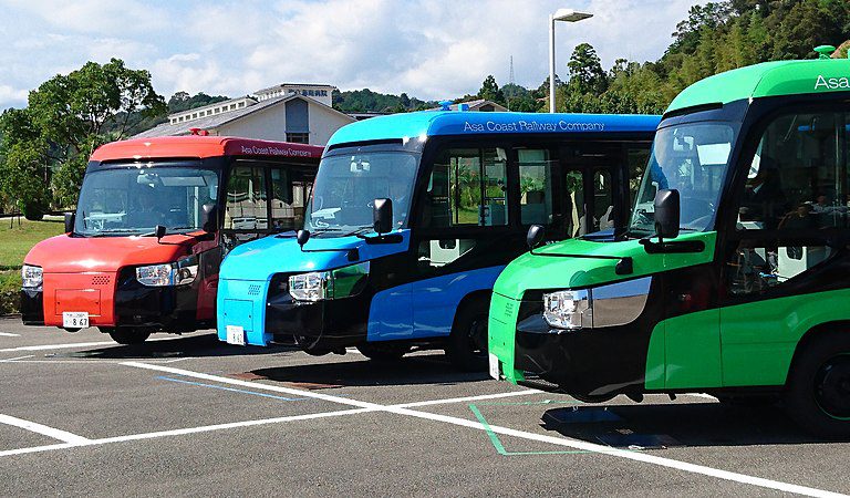 Dual-Mode Vehicle, il veicolo giapponese metà autobus e metà treno