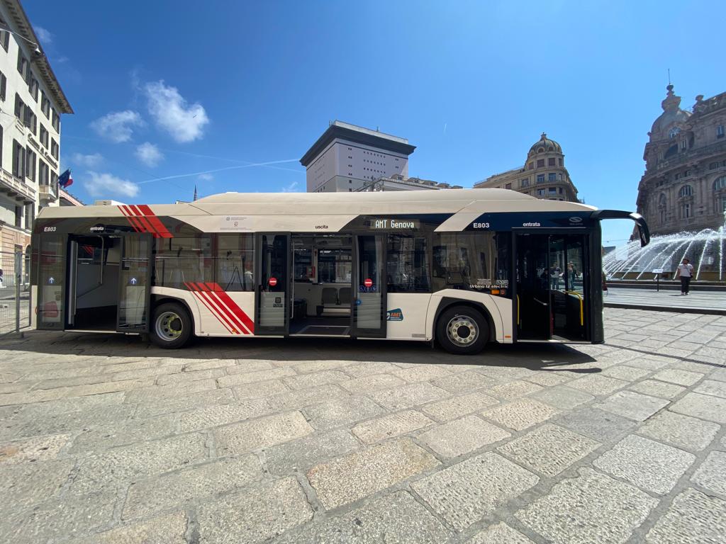 Bus full electric Solaris Amt
