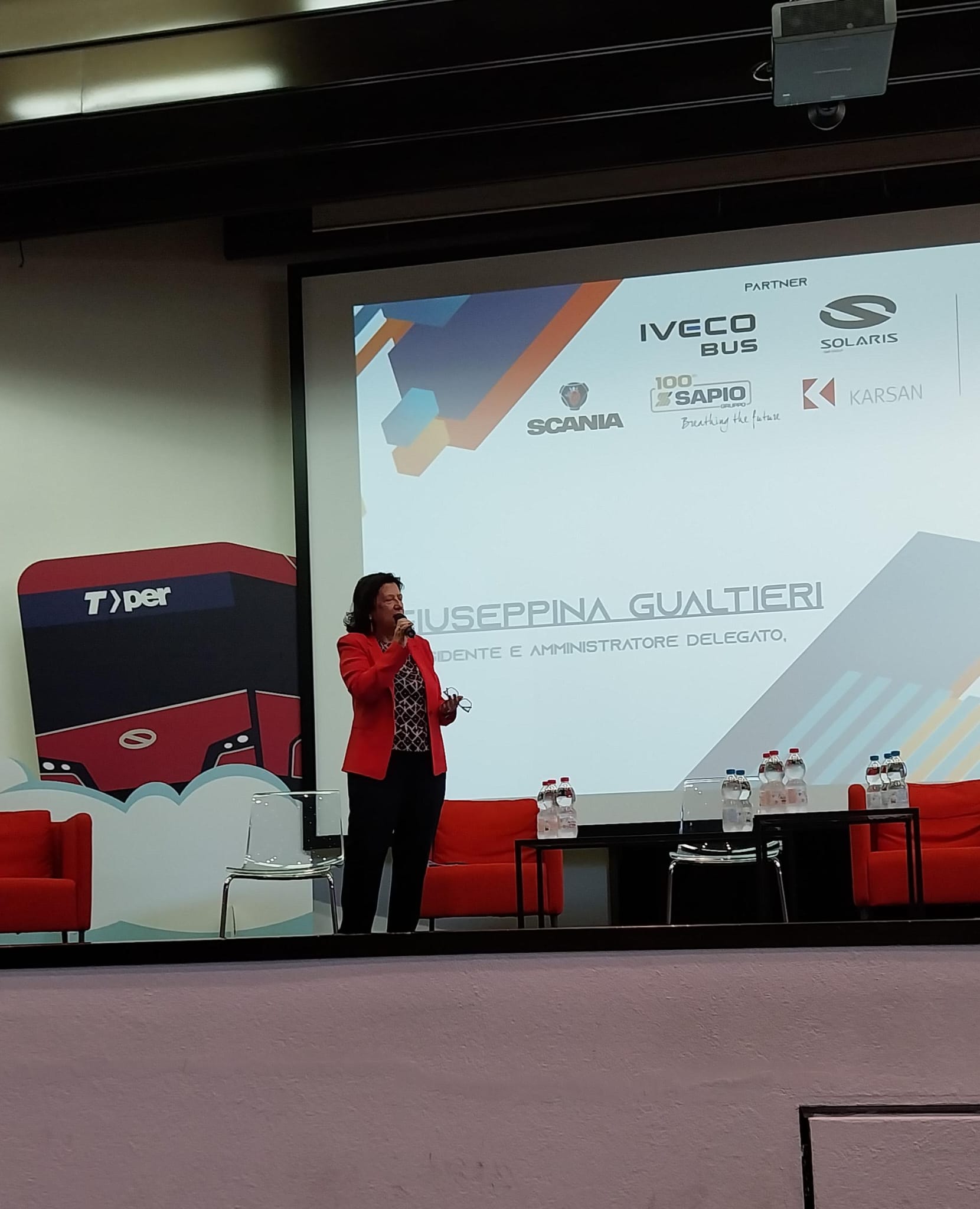 Il video-racconto del Mobility Innovation Tour di Bologna dedicato alle  sfide e alle strategie per l'idrogeno nel tpl, image size:1660x2048