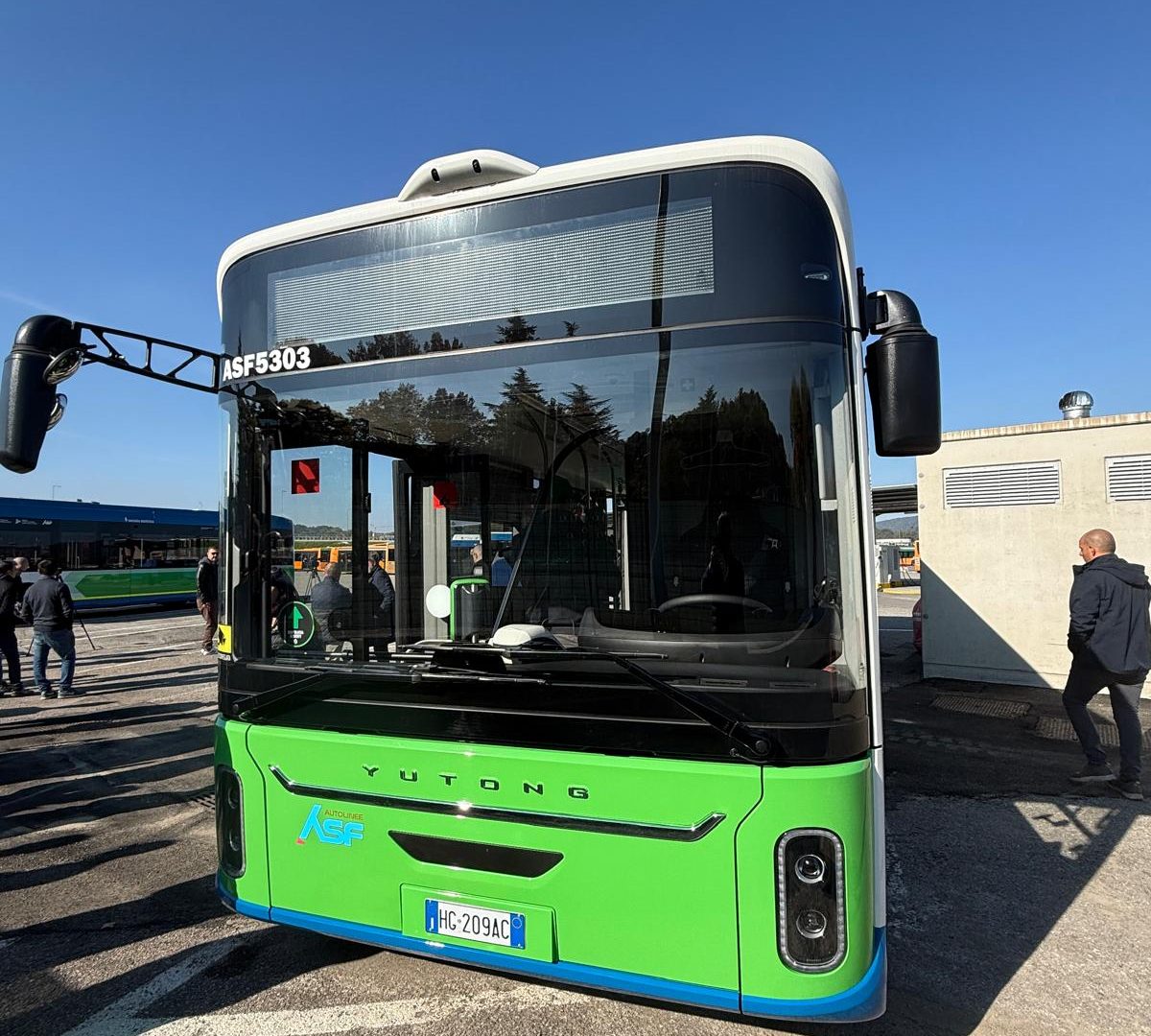 autobus elettrico yutong asf autolinee como frontale